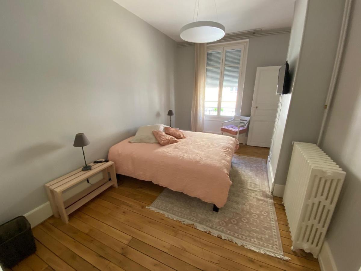 Grand Appartement De Caractere Au Coeur De Ville Moulins  Bagian luar foto